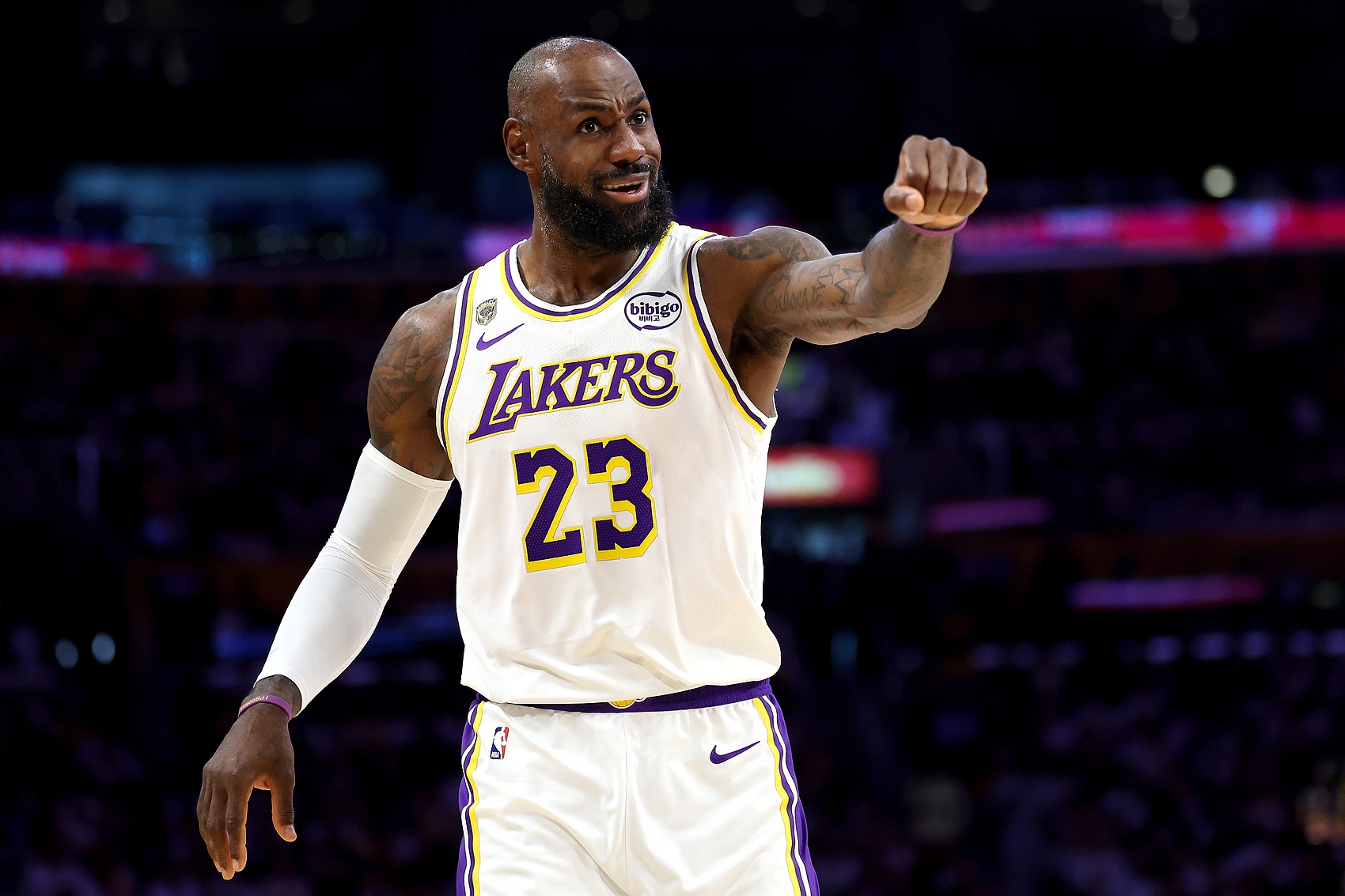合计3.6亿!詹姆斯加盟湖人前融资3亿 续约时又追售6000万债券 合计3.6亿!詹姆斯加盟湖人前融资3亿 续约时又追售6000万债券